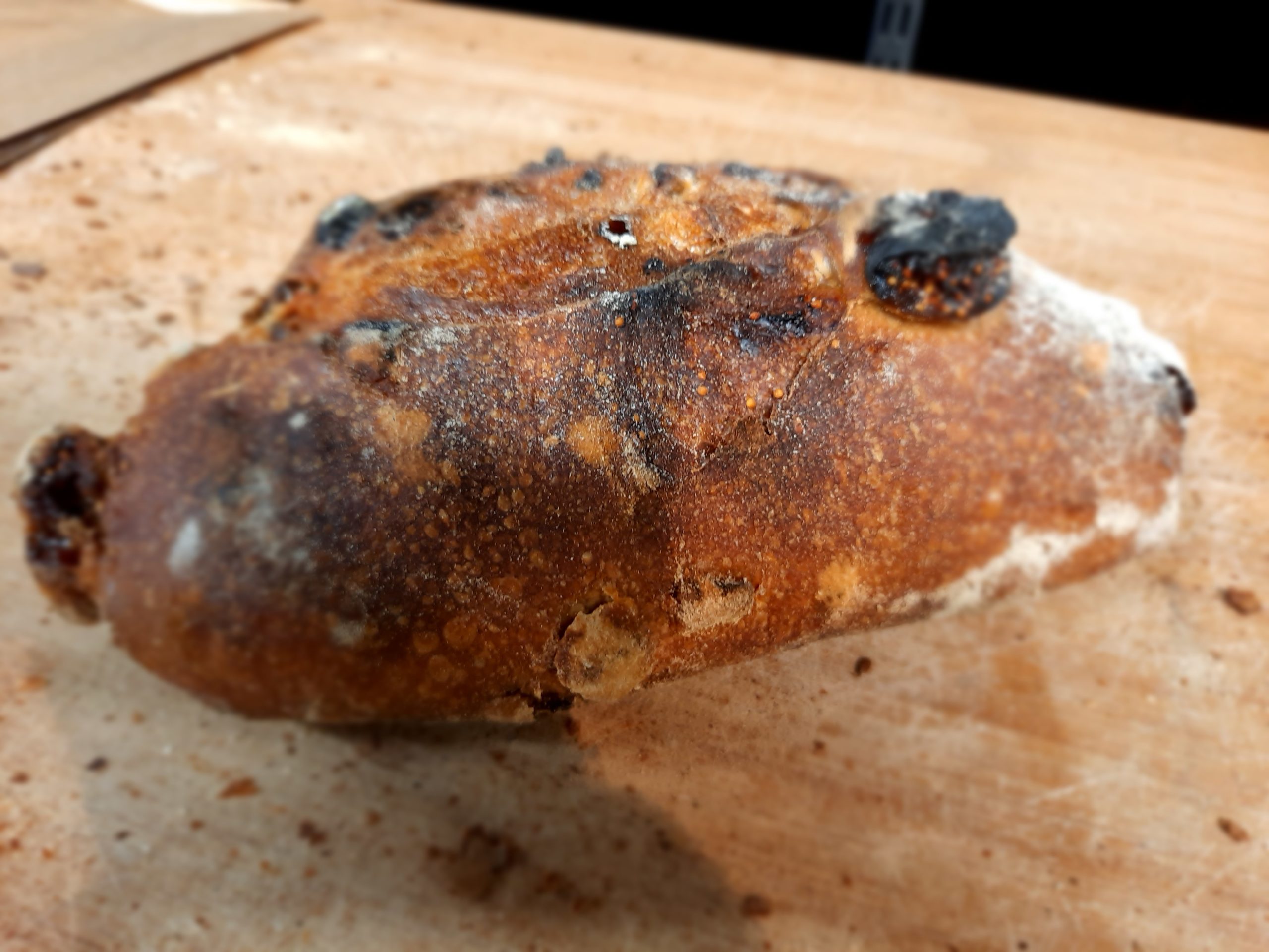 Pain de campagne aux fruits