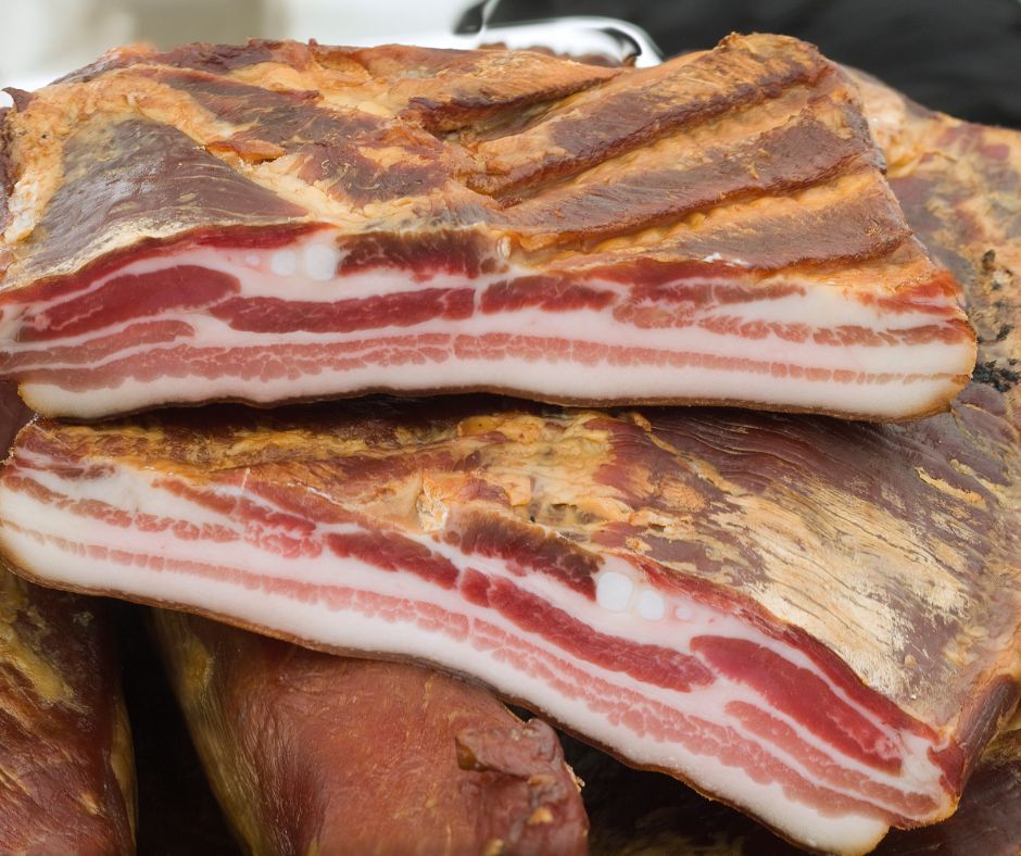 Poitrine fumée en tranches